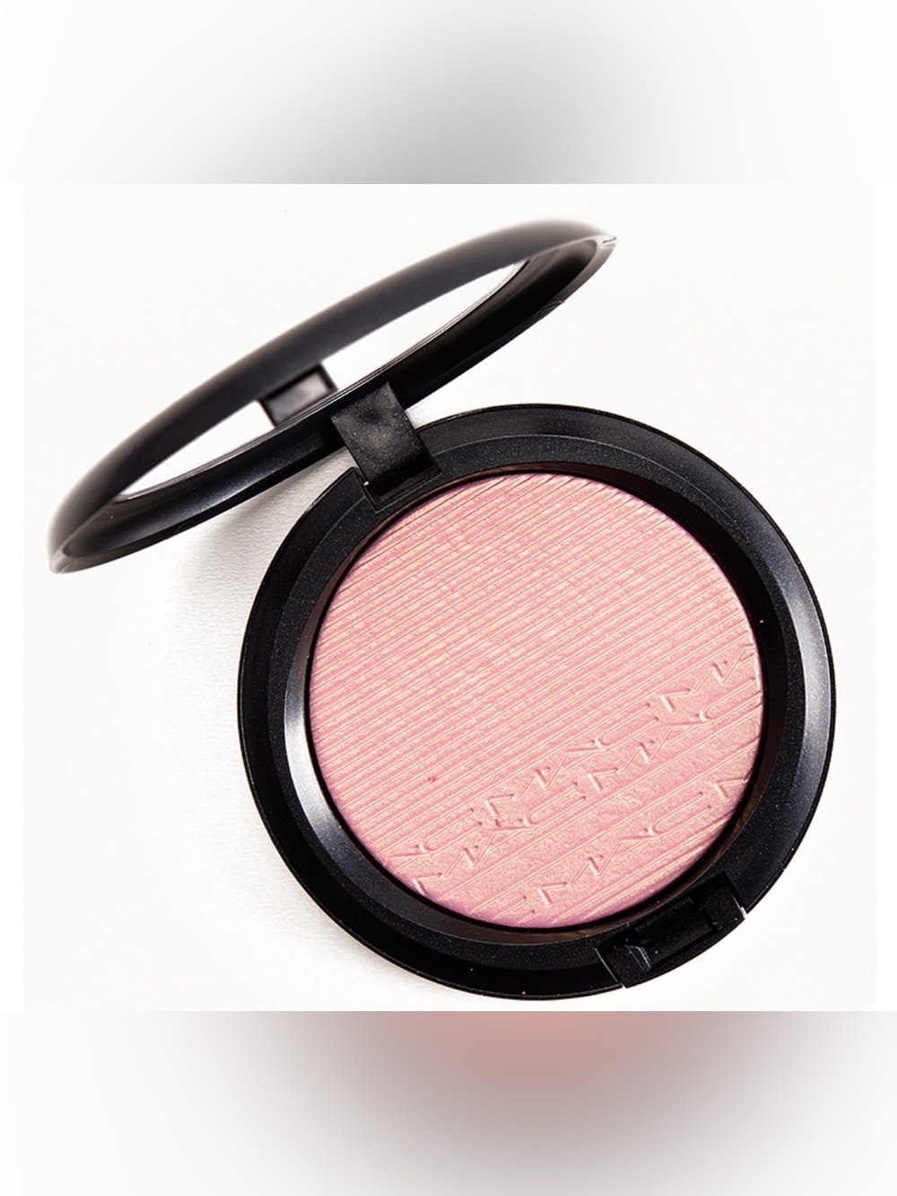 MAC Cosmetics Extra Dimension Skin Finish in Beaming Blush